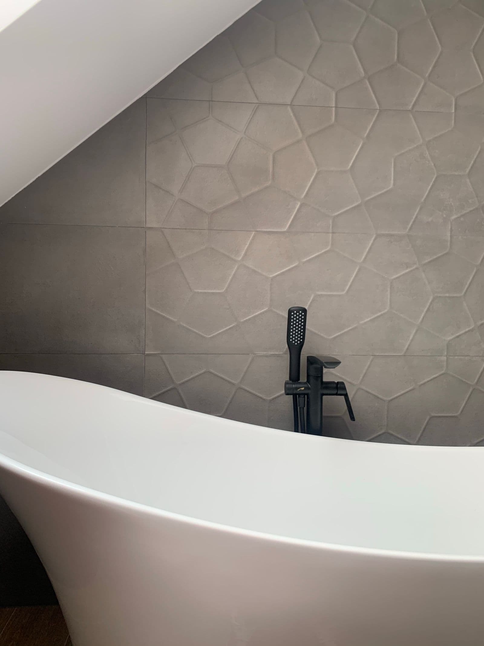 Baño moderno con azulejos en buen estado en Bilbao