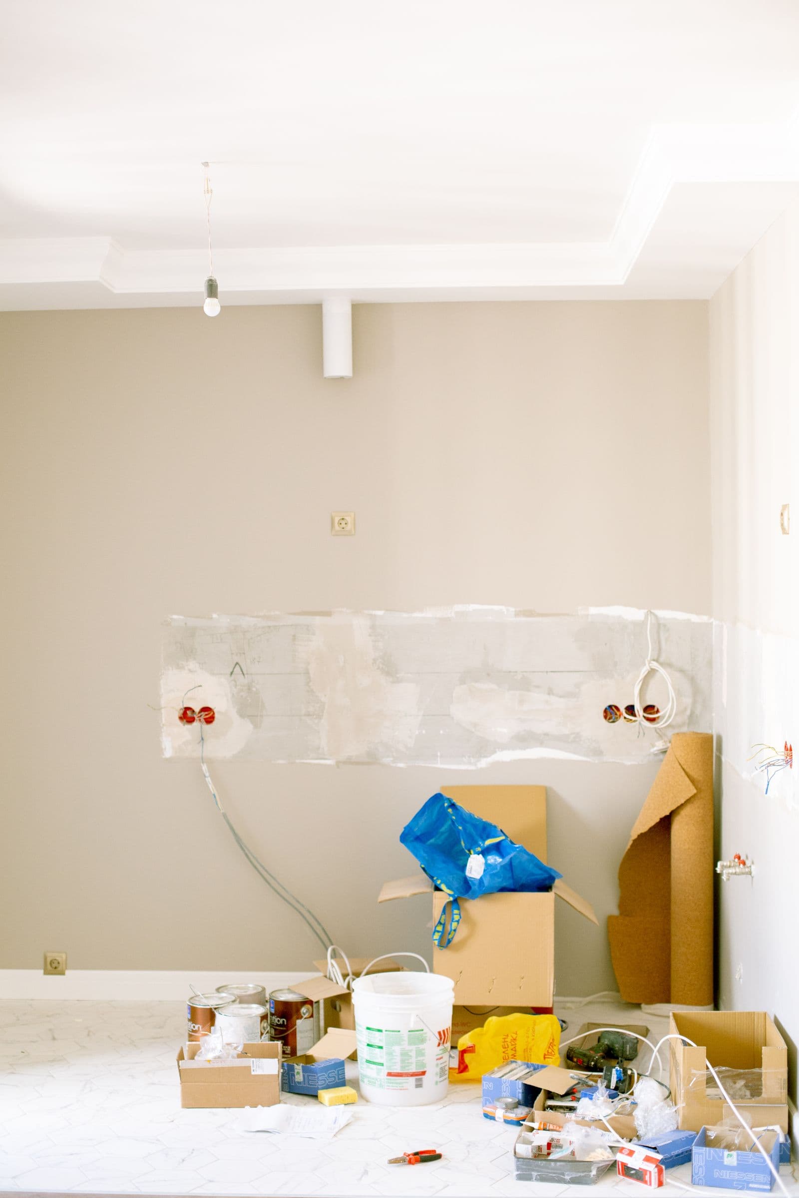 Pared en proceso de reparación antes de pintar